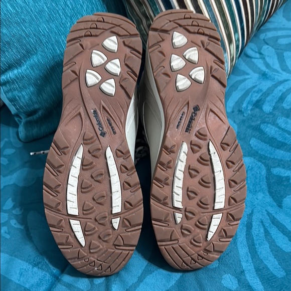 NWOT Columbia Cream and Brown Boots High-Top Design - Picture 2 of 7